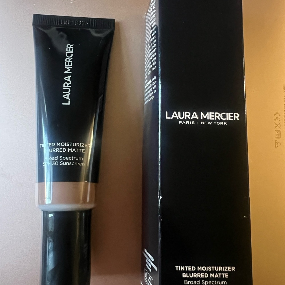 Laura Mercier Tinted Moisturizer - Blurred Matte 5W TERRACOTTA